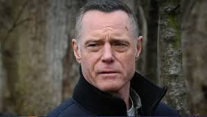image-133 5 Detalhes Sobre o Novo Visual de Voight na 13ª Temporada de "Chicago P.D."