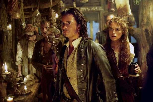 image-180 Piratas do Caribe: Orlando Bloom Defende Retorno do Elenco Original para Novo Filme