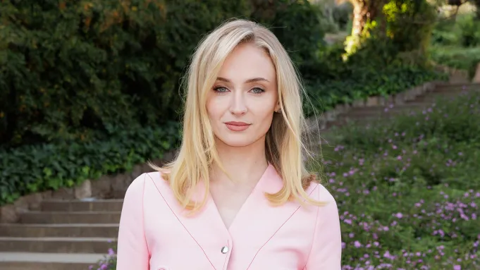 image-116 Sophie Turner é a Nova "Lara Croft" da Série do Prime Video!