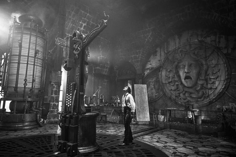 image-230 Frankenstein de Guillermo del Toro: Primeiras Reações Apontam Obra-Prima Gótica e Atuações de Oscar
