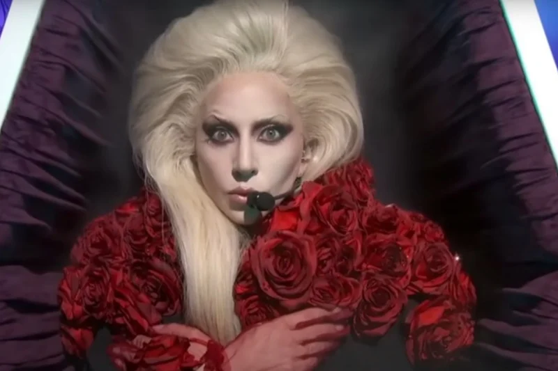 image-58 "Wandinha": Primeiro Visual de Lady Gaga na 2ª Temporada é Revelado e Aumenta o Mistério