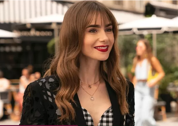 image-329 Emily em Paris: Renovada, a Série se Consolida como o Império do Conforto que Amamos Odiar (e Secretamente Amar)