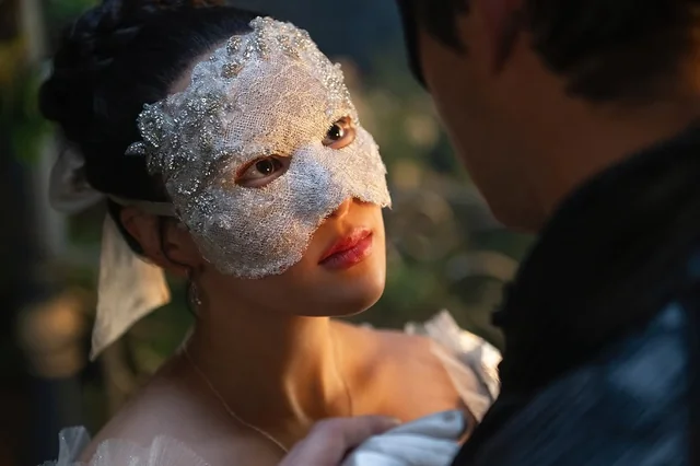 image-409 Bridgerton 4ª Temporada: Primeiras Imagens Revelam Paixão e Mistério