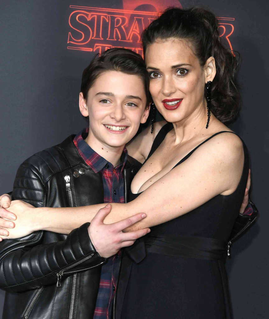 Stranger Things 5: Noah Schnapp e a Conexão Épica com Winona Ryder